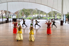   Les danses nationales azerbaïdjanaises suscitent de l'intérêt en Suède  