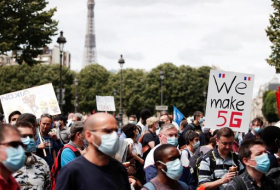 Des milliers de salariés de Nokia manifestent à Paris