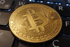 Le bitcoin dépasse 17.500 dollars, se rapprochant de son plus haut historique