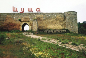   Le drapeau azerbaïdjanais flotte à Choucha  