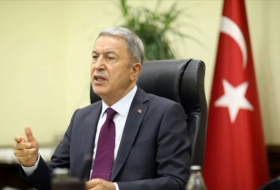   Le ministre turc de la Défense célèbre la victoire de l'Azerbaidjan  