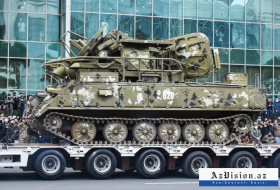  Des équipements militaires pris comme butin de guerre ont été démontrés lors du défilé militaire - PHOTOS (Mise à jour)