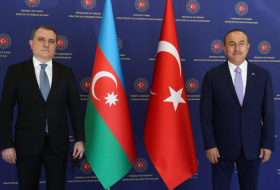   Les citoyens azerbaïdjanais et turcs pourront voyager entre les deux pays en utilisant uniquement des cartes d'identité  
