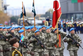  Les militaires turcs au défilé de la Victoire à Bakou 