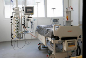 Covid-19 en France: le nombre de personnes hospitalisées reste élevé 