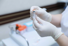 COVID-19: l'Azerbaïdjan autorise l'essai d'une combinaison de deux vaccins