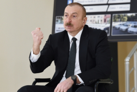   Ilham Aliyev: «Si quelqu'un vit avec des opinions revanchistes, il verra ce poing de fer» 
