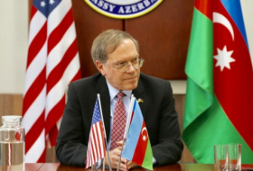  L'ambassadeur américain en Azerbaïdjan commémore les victimes de Khodjaly  