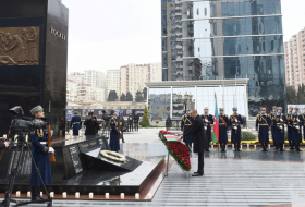  Ilham Aliyev visite le monument érigé à la mémoire des victimes de la tragédie de Khodjaly 