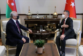  Entretien entre le vice-Président turc et le PM azerbaïdjanais 
