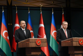 Le président Ilham Aliyev présente ses condoléances à son homologue turc Recep Tayyip Erdogan 