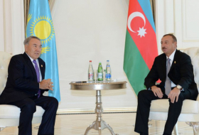   Nazarbaïev félicite le président azerbaïdjanais à l'occasion de la victoire  