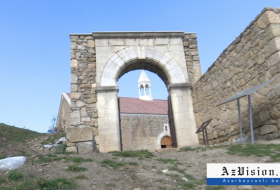 Falsification arménienne dans un ancien temple albanien -  PHOTOS  