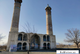  Des représentants des médias et des ONG azerbaïdjanais visitent la Mosquée de Djouma d'Aghdam 