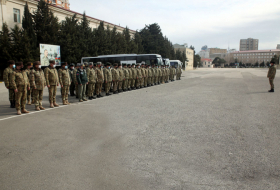  Des troupes et des véhicules militaires azerbaïdjanais partent pour la zone d’exercice -  VIDEO  