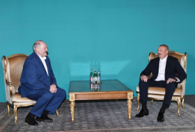  Les présidents de l'Azerbaïdjan et du Bélarus tiennent une réunion informelle 