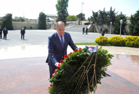  Le ministre russe des AE visite le «Cimetière de la Fraternité» à Bakou -   PHOTO    