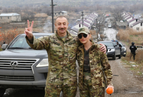  Le président Ilham Aliyev et Mehriban Aliyeva se rendent à Choucha 