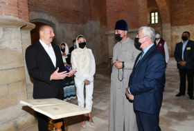  Le président Ilham Aliyev et Mehriban Aliyeva visitent l'église albanienne à Guébélé - PHOTOS