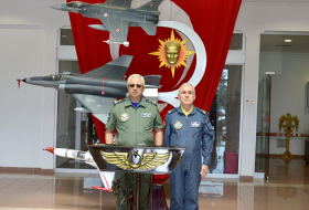  Un commandant de l'armée de l'air azerbaïdjanaise effectue une visite en Turquie  