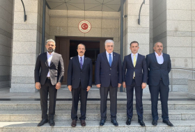   L'ambassadeur de Turquie rencontre le chef du groupe interparlementaire d'amitié Turquie-Azerbaïdjan  