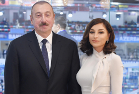  Le président azerbaïdjanais et la première dame effectuent une visite à Choucha 