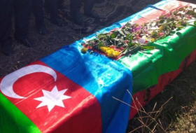  Des militaires azerbaïdjanais morts dans l'accident de voiture à Latchine ont été enterrés 