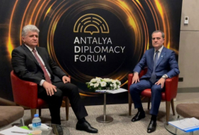   Djeyhoun Baïramov s'entretient avec un sous-secrétaire général de l’ONU à Antalya  