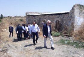 Un haut représentant des Nations Unies effectue une visite à Fuzouli