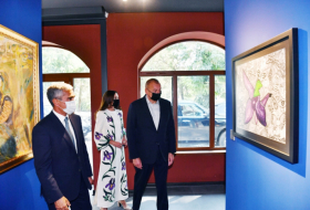  Ilham Aliyev et Mehriban Aliyeva visitent les expositions organisées à Choucha - PHOTOS