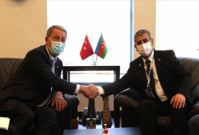   Le ministre azerbaïdjanais de la Défense rencontre son homologue turc  