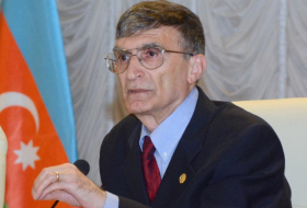 Le lauréat du prix Nobel Aziz Sancar reçoit le diplôme honorifique du président azerbaïdjanais