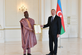 Ilham Aliyev a reçu les lettres de créance des nouveaux ambassadeurs du Nigeria et de l'Ouganda