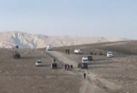     Vidéo   de la scène du crash d'un hélicoptère militaire du Service national des frontières d'Azerbaïdjan  