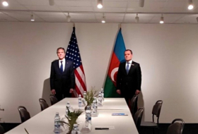  Le ministre azerbaïdjanais des Affaires étrangères s'entretient avec le secrétaire d'État américain