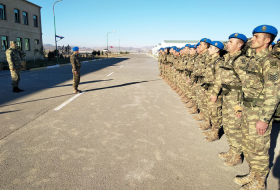  Des militaires azerbaïdjanais rentrent chez eux après avoir terminé des cours de commando en Turquie 