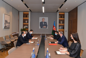  Djeyhoun Baïramov reçoit l’ambassadeur de Turquie en Azerbaïdjan 