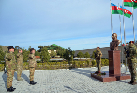   Le ministre azerbaïdjanais de la Défense visite une unité militaire des forces spéciales -   VIDEO    