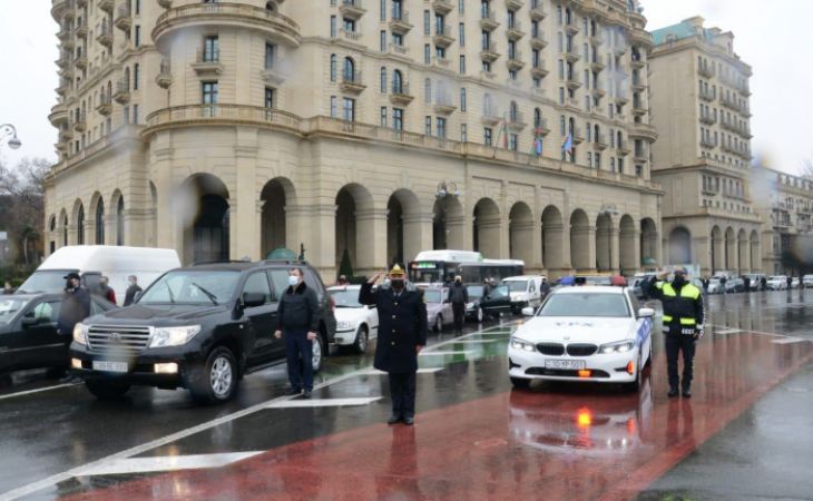 L`Azerbaïdjan observe une minute de silence à la mémoire des martyrs du Janvier sanglant 