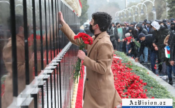  Le peuple azerbaïdjanais commémore les martyrs du 20 Janvier - <span style="color: #ff0000;"> PHOTOS - VIDEO</span>