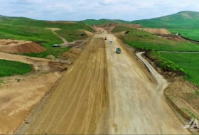 La construction de l'autoroute Aghdam-Fuzouli est en cours