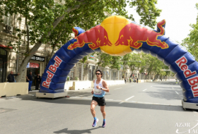   Le coureur russe Rinas Akhmadeïev remporte le Marathon de Bakou 2022  