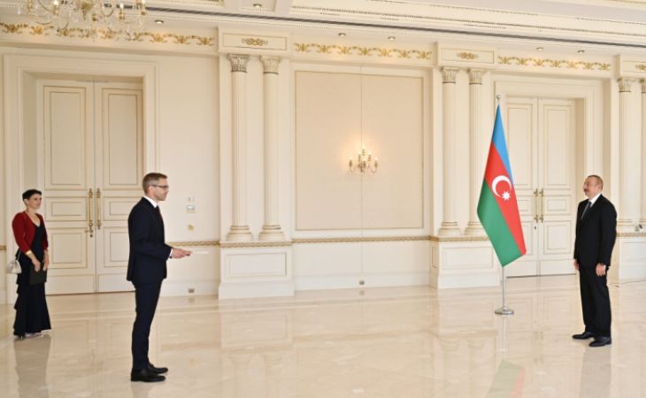  Le président Aliyev a reçu les lettres de créance des nouveaux ambassadeurs - <span style="color: #ff0000;"> PHOTOS </span> 