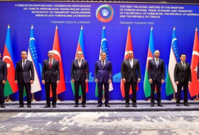  Des ministres de l'Azerbaïdjan, de la Turkiye et de l'Ouzbékistan tiennent une réunion tripartite 