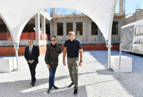 Le président Aliyev et son épouse ont visité le chantier de l’école secondaire №1 à Choucha -  PHOTOS 