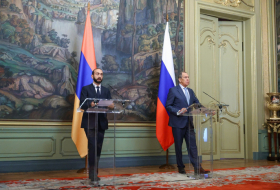  Le ministre russe des Affaires étrangères s'entretient avec son homologue arménien 