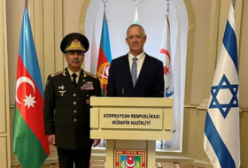  Les ministres de la Défense azerbaïdjanais et israélien s'entretiennent par téléphone 