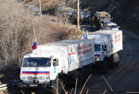   Les manifestants sur la route Choucha-Khankendi autorisent le déplacement du véhicule de ravitaillement des soldats de la paix russes  