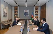  Djeyhoun Baïramov s'est entretenu avec l'ambassadeur britannique 