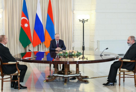  Poutine, Ilham Aliyev et Pashinyan ont eu des discussions conjointes 